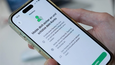 Verbesserter Konto-Schutz bei WhatsApp: Das Passkey-Verfahren gilt als besonders sicher. (Foto: Franziska Gabbert/dpa-tmn)