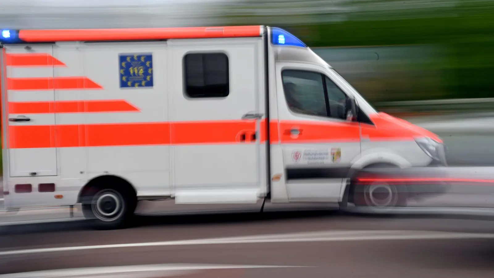 Eine deutsche Touristin wurde in Griechenland von einem herabstürzenden Balkon getroffen und starb. (Symbolbild) (Foto: Hendrik Schmidt/dpa-Zentralbild/dpa)