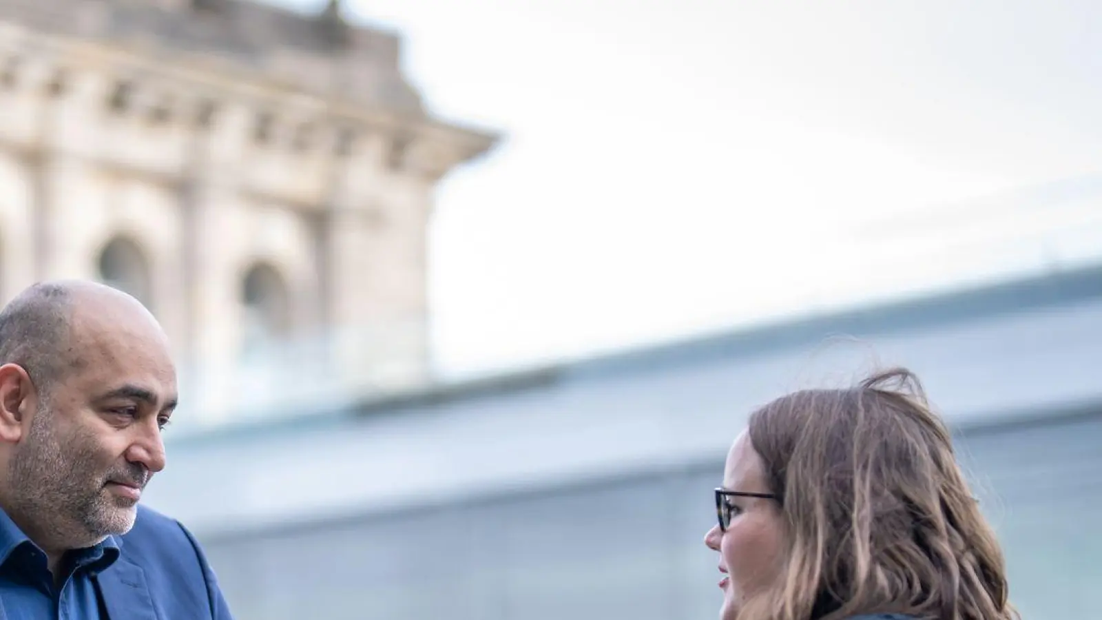 Die Zusammenarbeit zwischen den scheidenden Co-Vorsitzenden, Ricarda Lang und Omid Nouripour, lief insgesamt gut. Das war bei früheren Co-Vorsitzenden der Partei nicht immer der Fall. (Archivfoto) (Foto: Michael Kappeler/dpa)