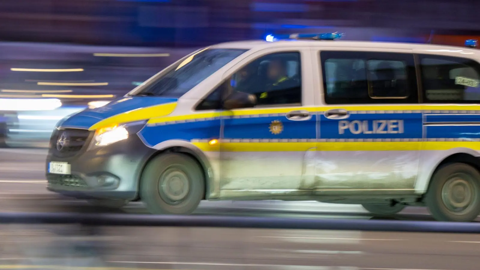 Die Polizei ist im Großeinsatz. (Symbolbild) (Foto: Monika Skolimowska/dpa)
