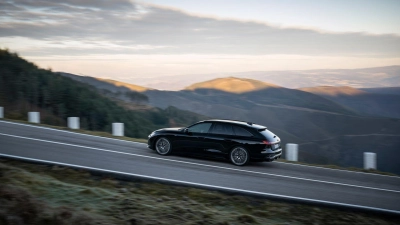 Der A6 Avant als Benziner startet bei 58.000 Euro - zehn Prozent günstiger als das Einstiegsmodell des elektrischen Kombis. (Foto: Audi AG/dpa-tmn)