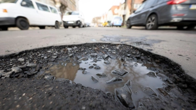 In vielen Städten und Gemeinden fehlt das Geld für Investitionen (Symbolbild) (Foto: Sebastian Kahnert/dpa)