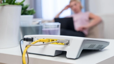 Das artet fast in Arbeit aus: Bei einem neuen Router sollten sicherheitshalber in der Regel das Passwort für den Administrator-Zugang, das WLAN-Passwort und der Name des WLAN-Netzwerks geändert werden. (Foto: Christin Klose/dpa-tmn)