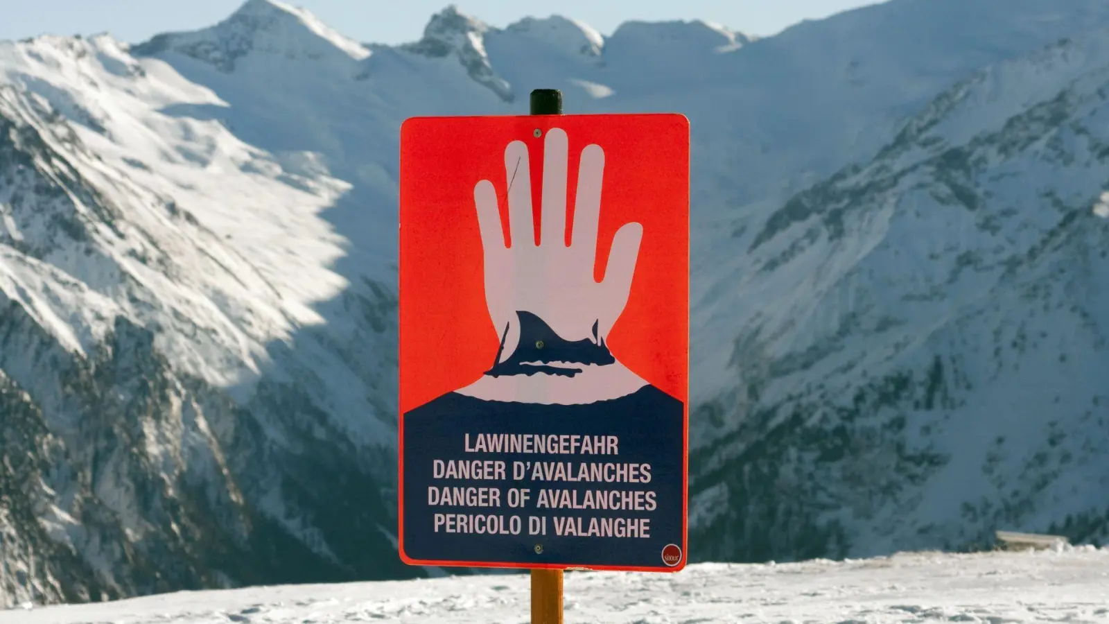 Der Lawinenwarndienst warnt in Teilen der bayerischen Alpen vor großer Lawinengefahr. (Symbolbild) (Foto: Frank Rumpenhorst/dpa)