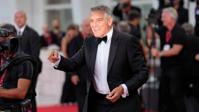 George Clooney präsentierte schon diverse seiner Filme in Venedig. (Foto: Alessandra Tarantino/Invision/AP/dpa)