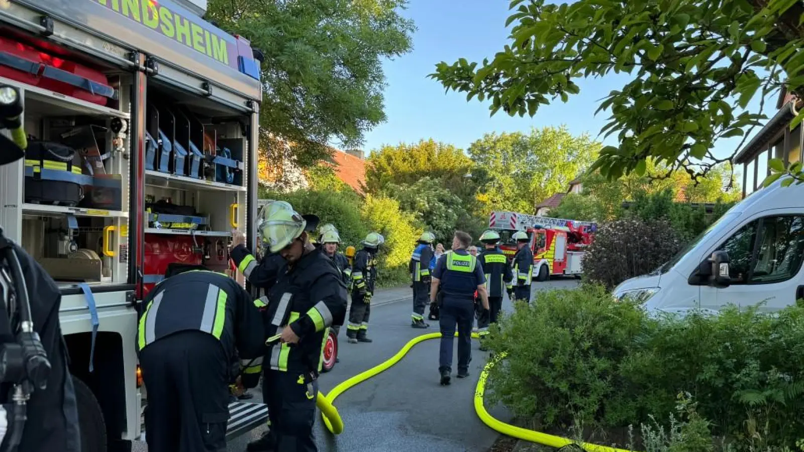 Die Feuerwehr war schnell vor Ort und holte eine ältere Frau aus dem Gebäude. (Foto: Freiwillige Feuerwehr Bad Windsheim)