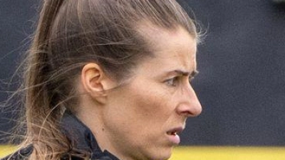 Marie-Louise Eta leitet das Training beim 1. FC Union Berlin.  (Foto: Matthias Koch/dpa)