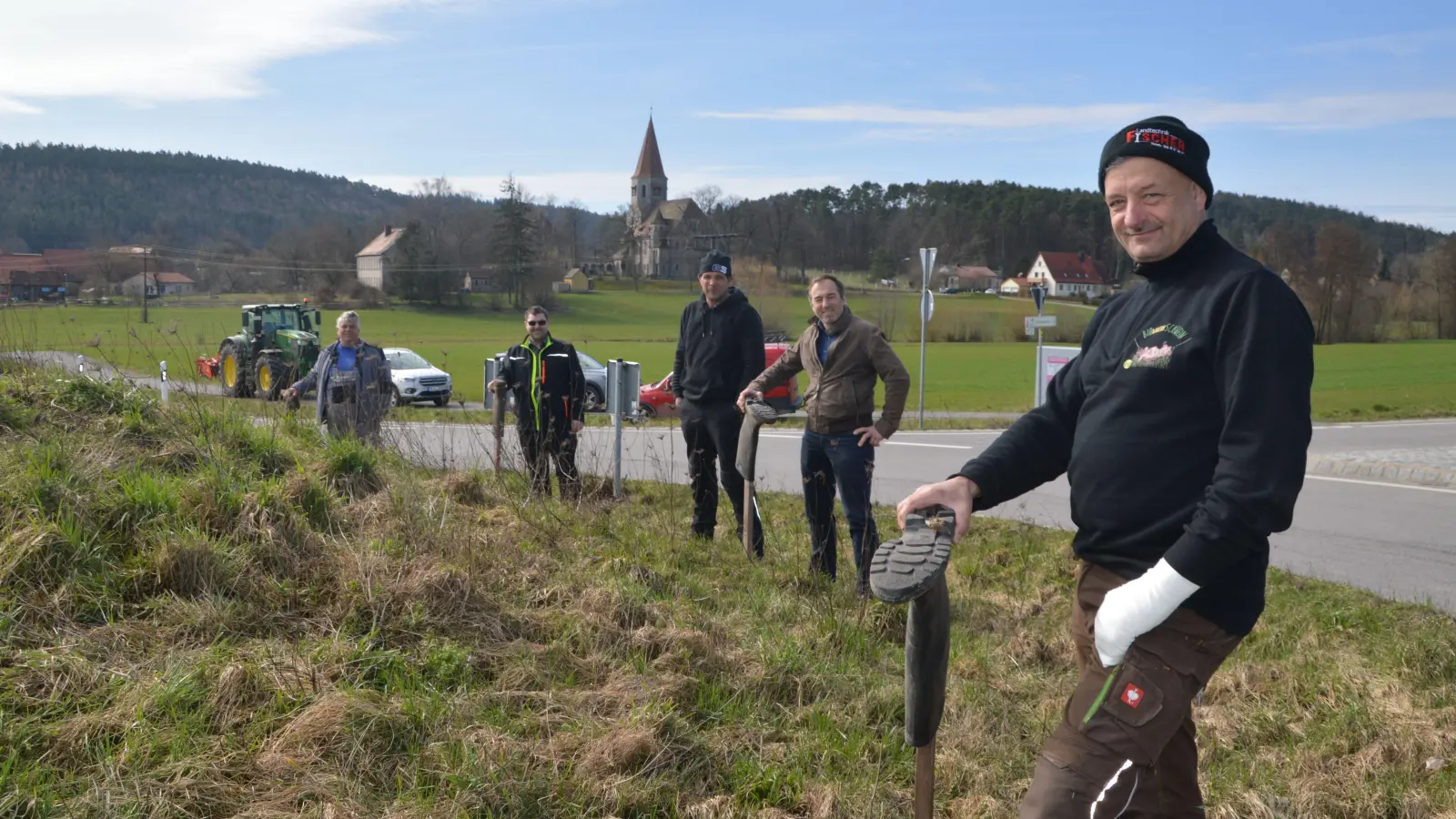 Die Landwirte fühlen sich gegängelt – beim Pressegespräch berichteten Dieter Jaeckel (von vorne), Jürgen Dierauff, Rainer Köstner, Ludwig Lehner und Alfred Winkler von ihren Alltagserfahrungen. (Foto: J. Zimmermann)