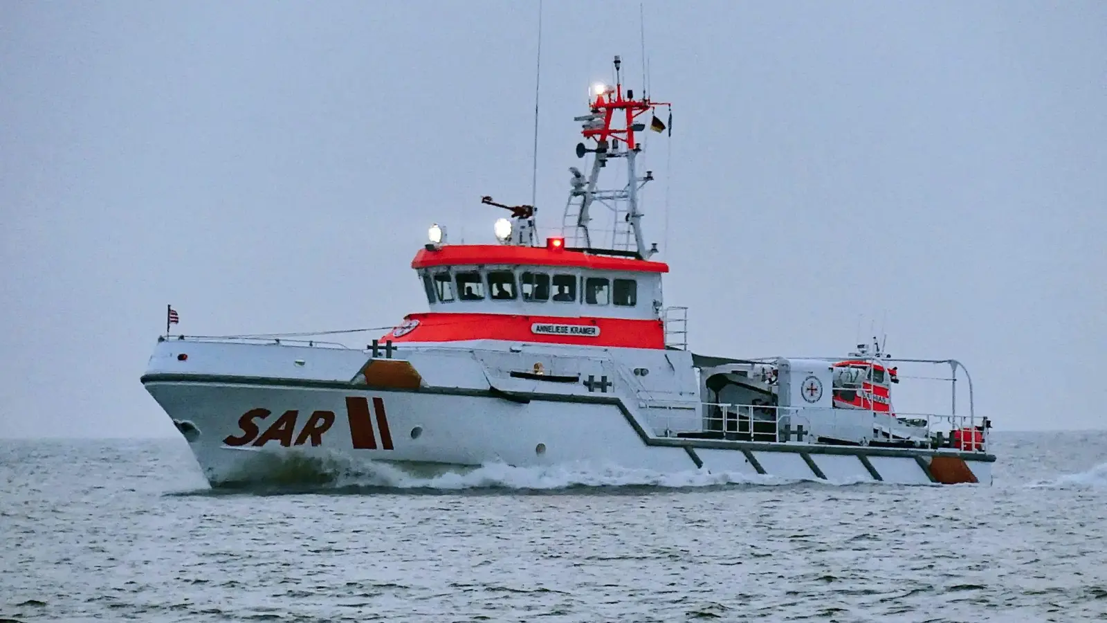 Der Seenotrettungskreuzer „Anneliese Kramer“ im Einsatz in der Nordsee (2021). (Foto: Lisa Sonntag/Die Seenotretter - DGzRS/dpa)