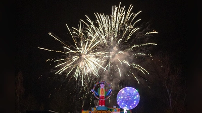 Das Feuerwerk am Samstagabend des Frühlingsfestes in Bad Windsheim sorgte für staunende Blicke. (Foto: Mirko Fryska)