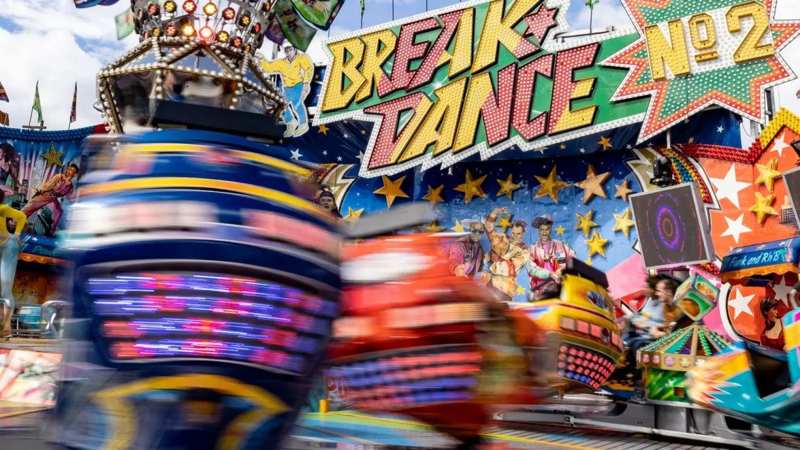 Könnte das Kiffen auch auf Volksfesten in Nordrhein-Westfalen, wie hier auf der Cranger Kirmes in Herne, verboten werden? (Symbolfoto) (Foto: Christoph Reichwein/dpa)