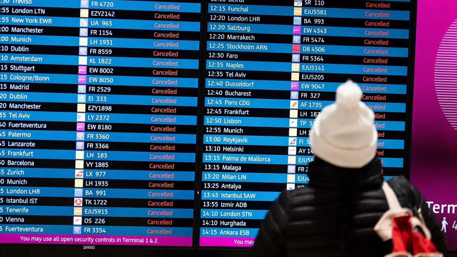 Am Hauptstadtflughafen Berlin-Brandenburg sind wegen des Warnstreiks des Sicherheitspersonals rund 200 Abflüge gestrichen worden. (Foto: Fabian Sommer/dpa)