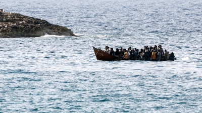 Italien wollte die Asylanträge von auf dem Mittelmeer gestoppten Migranten aus sicheren Herkunftsländern in Albanien prüfen und sie erst dann einreisen lassen. Jetzt äußert sich der EuGH zu einem Aspekt dieses Modells. (Archivbild) (Foto: Cecilia Fabiano/LaPresse/AP/dpa)