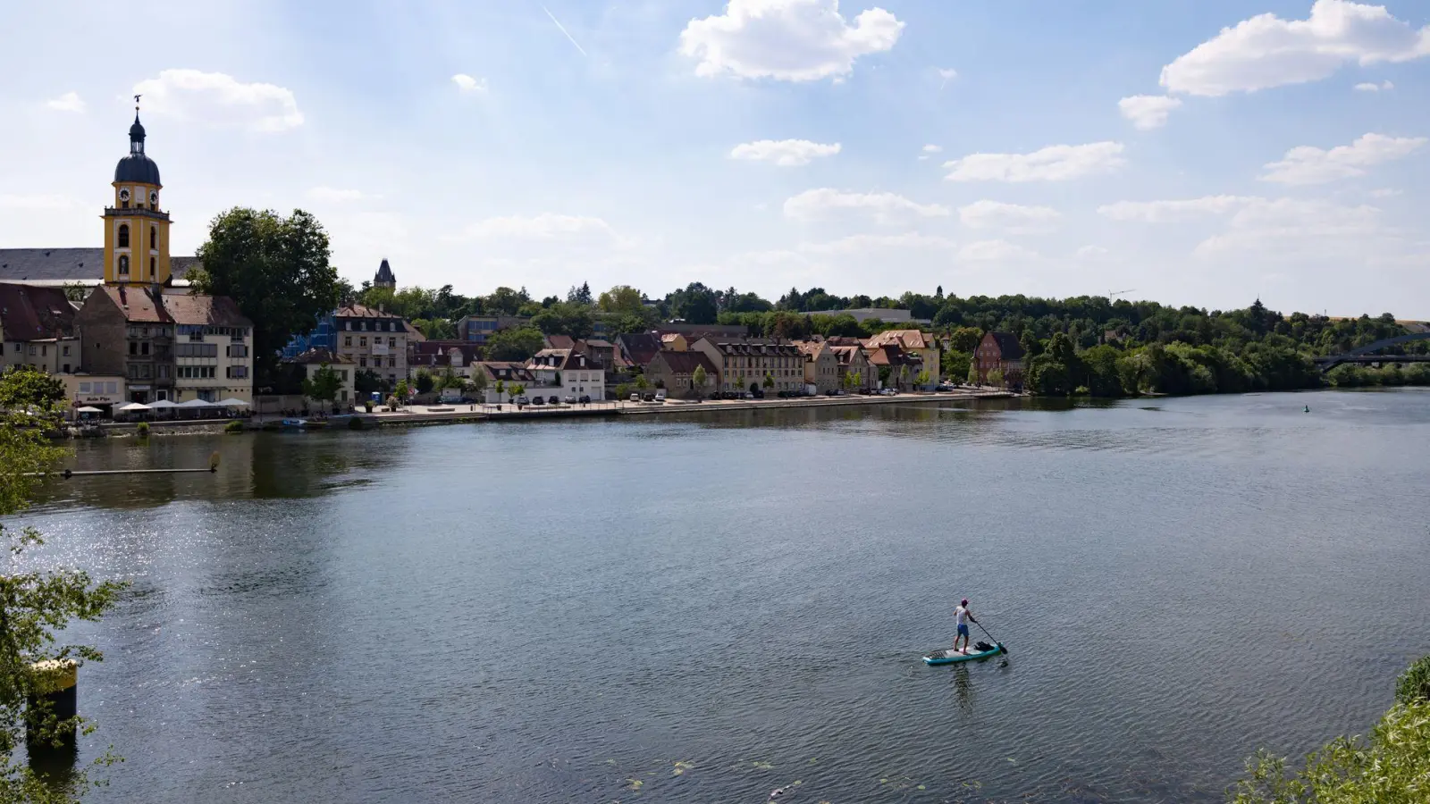 In Kitzingen ist es oft besonders heiß. (Archivbild) (Foto: Daniel Löb/dpa)