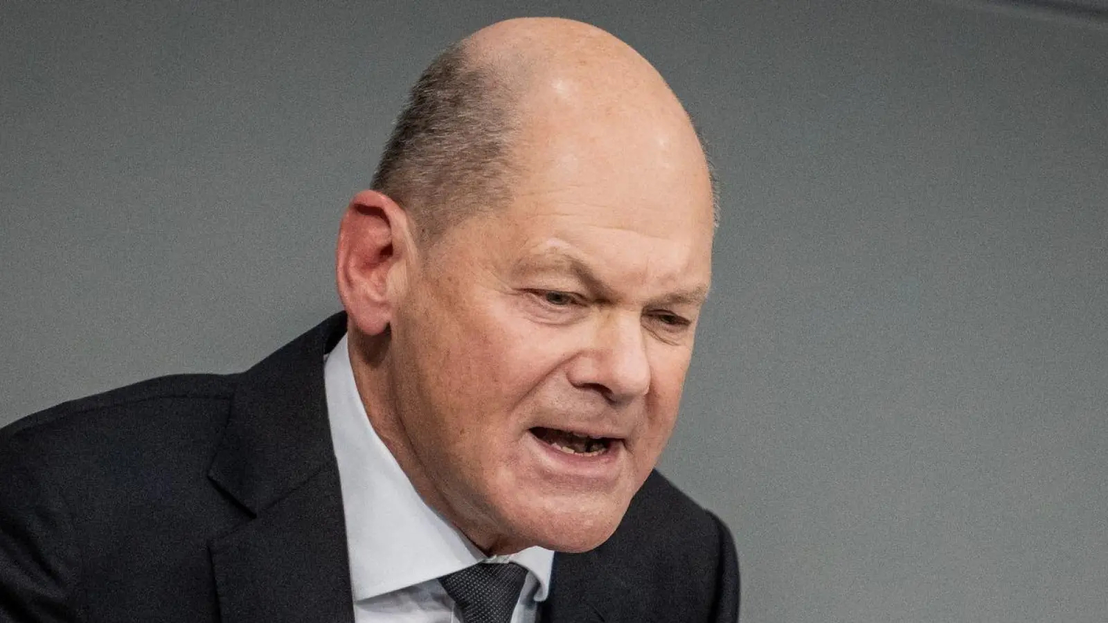 Fünf europäische Regierungschefs, darunter Bundeskanzler Olaf Scholz, rufen zu einer langfristigen militärischen Unterstützung für die Ukraine auf. (Foto: Michael Kappeler/dpa)