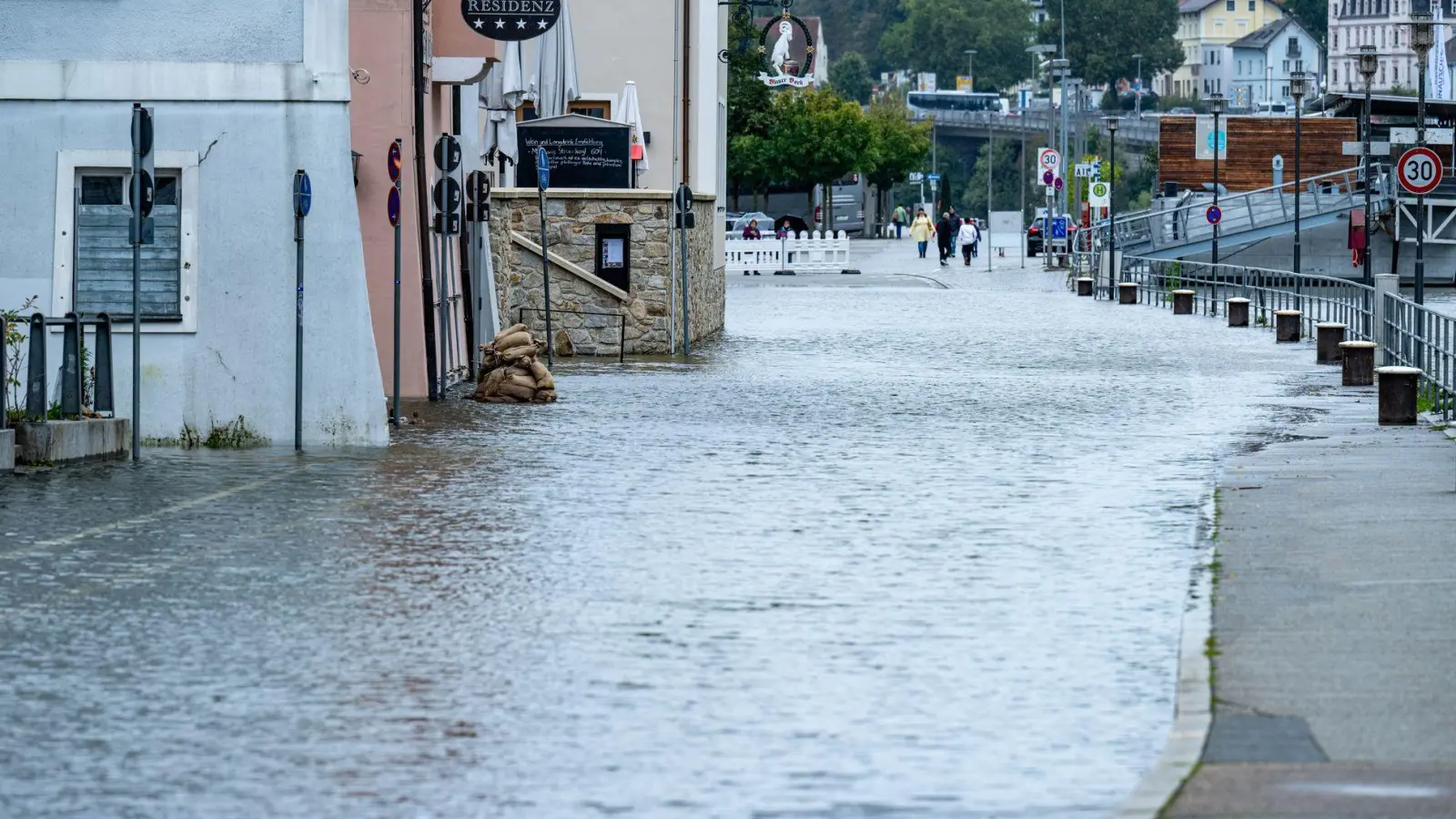 In Passau sind Überflutungen keine Seltenheit. (Foto: Armin Weigel/dpa)