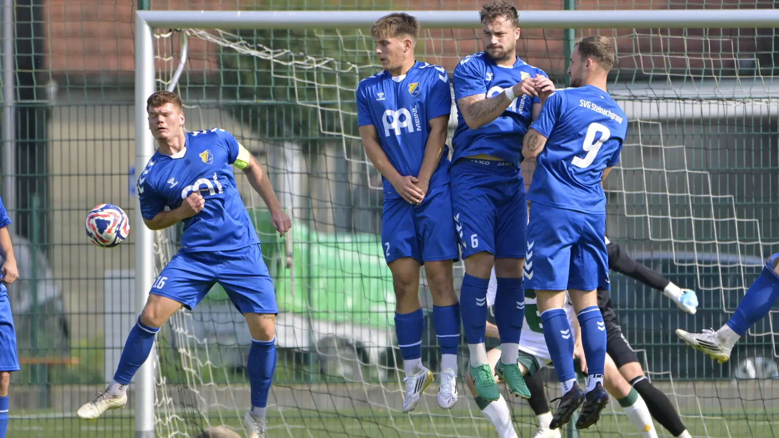 Hatten in Röllbach ein hartes Stück Arbeit vor sich: (von links) Niklas Körber, Ben-Luis Kuhr, Marcel Fürsattel und Niklas Rückel (hier in einem anderen Spiel). (Foto: Martin Rügner)