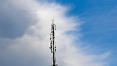 Ausbaupflicht: Haben die Netzbetreiber Deutsche Telekom, Vodafone und Telefónica (O2) alle Zusagen eingehalten? (Foto: Jens Kalaene/dpa-Zentralbild/dpa)