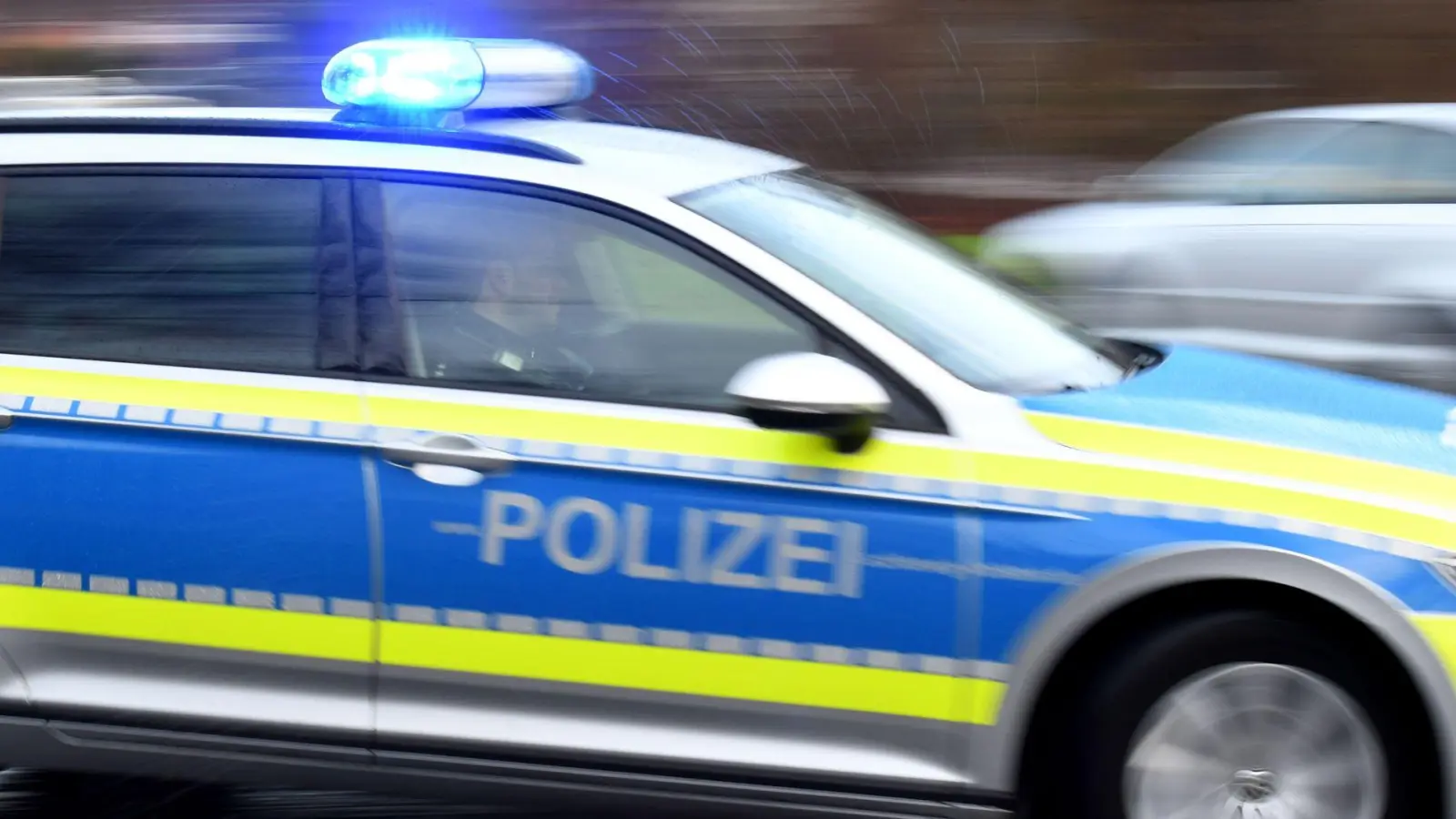 Bei der Unfallaufnahme stellte die Polizei fest, dass der 75-Jährige unter Alkoholeinfluss stand. (Symbolbild)  (Foto: Carsten Rehder/dpa)