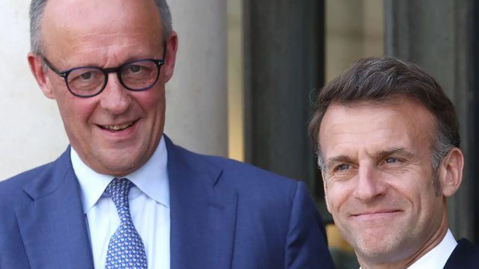 Merz (m.) und Macron (l.) ziehen noch doch an einem Strang. (Archivbild) (Foto: Tom Nicholson/Pool Getty Images Europe/PA Wire/dpa)