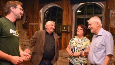 Diskutierten mit Bauern über die Zukunft der Landwirtschaft (v.l.): Stefan Jordan, Martin Häusling, Ruth Halbritter und Uwe Kekeritz. (Foto: Johannes Zimmermann)