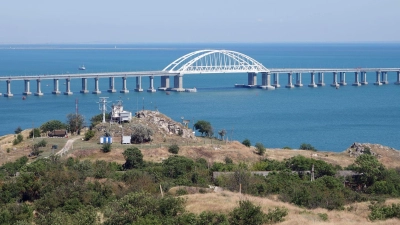 Der Archäologe soll in der Stadt Kertsch, von der auch die von Moskau erbaute Brücke zum russischen Festland führt, illegale Ausgrabungen vorgenommen haben. (Archivbild) (Foto: Ulf Mauder/dpa)