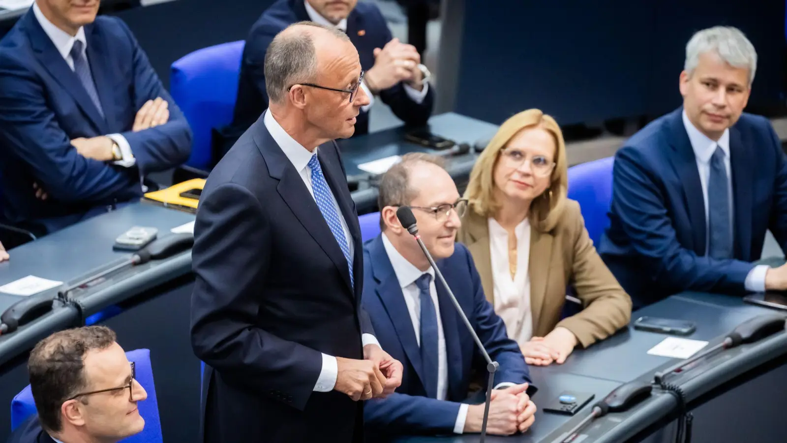 Nach Wahl und Ernennung zum Kanzler ist der neue Kanzler Merz nun auch vereidigt. (Foto: Christoph Soeder/dpa)