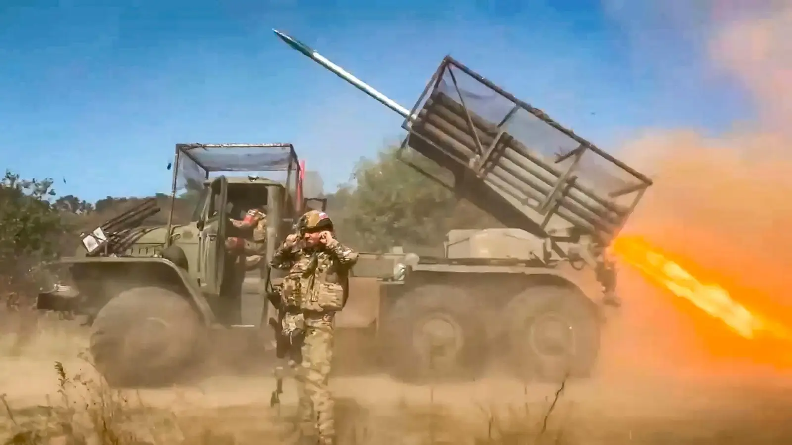 Russische Truppen rücken in der Ostukraine weiter vor, doch US-Experten sehen den Höhepunkt der Offensive bald überschritten. (Archivbild) (Foto: Uncredited/Russian Defense Ministry Press S/AP)