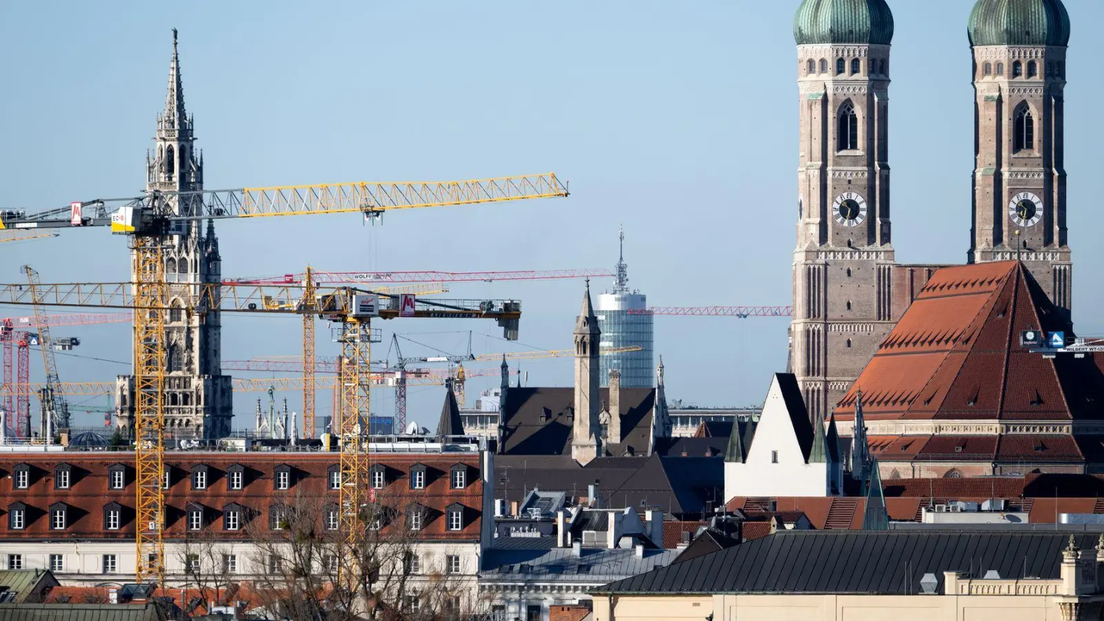Die Bauwirtschaft hat in München viel zu tun, doch die bayerische Wirtschaft insgesamt schwächelt nach wie vor. (Archiv) (Foto: Sven Hoppe/dpa)
