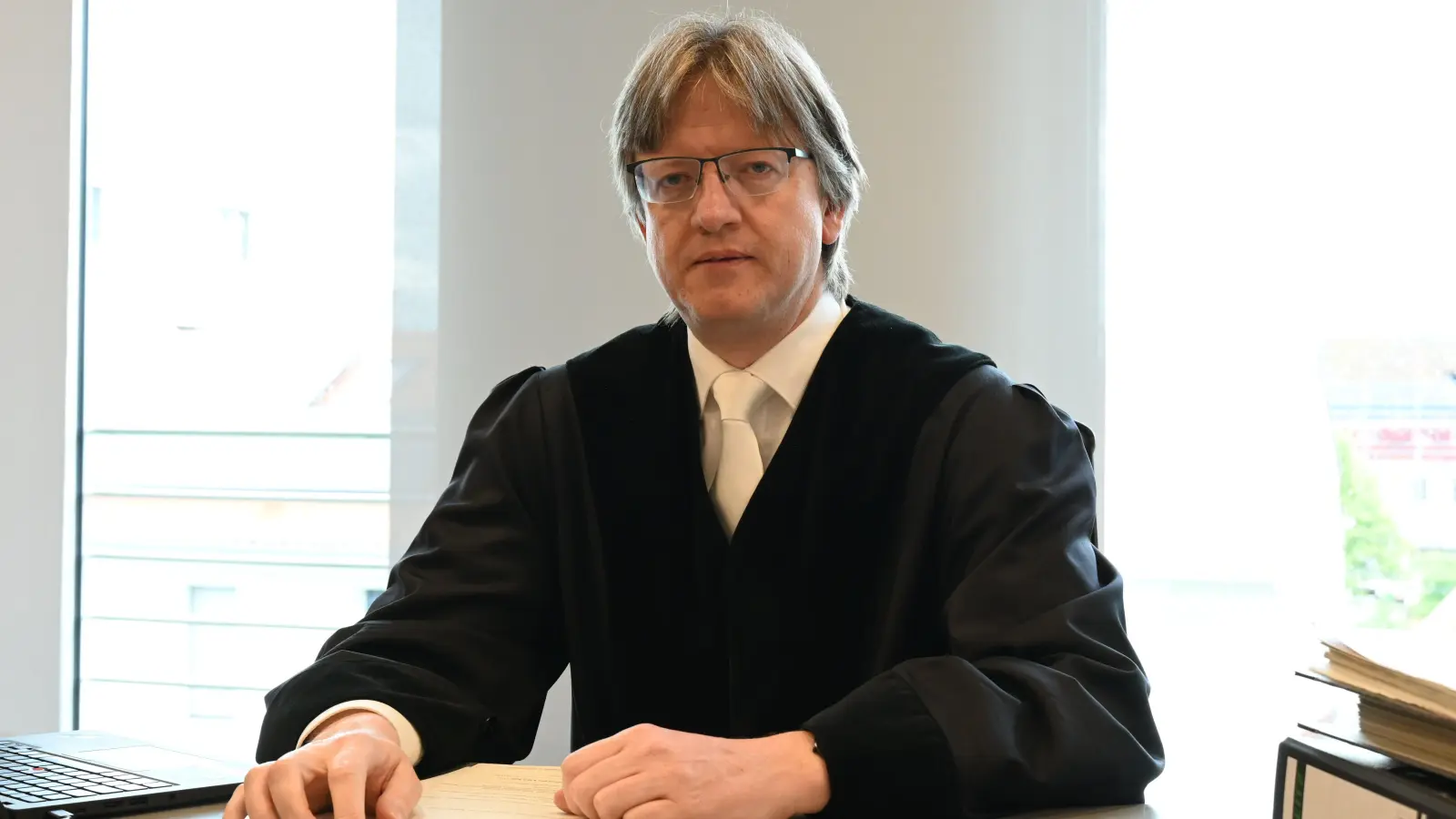 Oberstaatsanwalt Jonas Heinzlmeier teilte mit, dass die Staatsanwaltschaft Anklage erhebt. (Foto: Luca Paul)