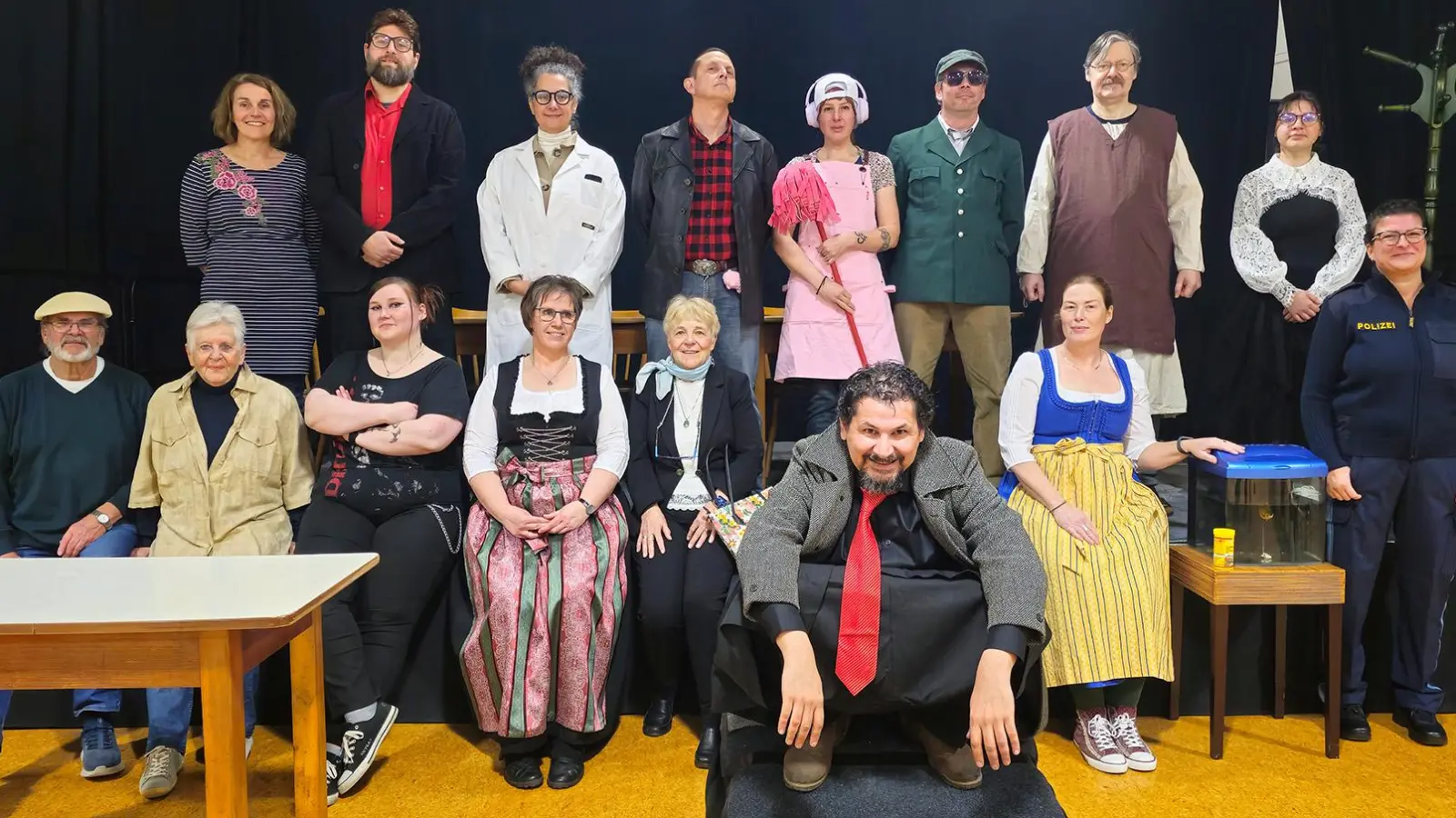 Das 16-köpfige Ensemble freut sich schon jetzt auf die Premiere.  (Foto: Nicole Paskow)