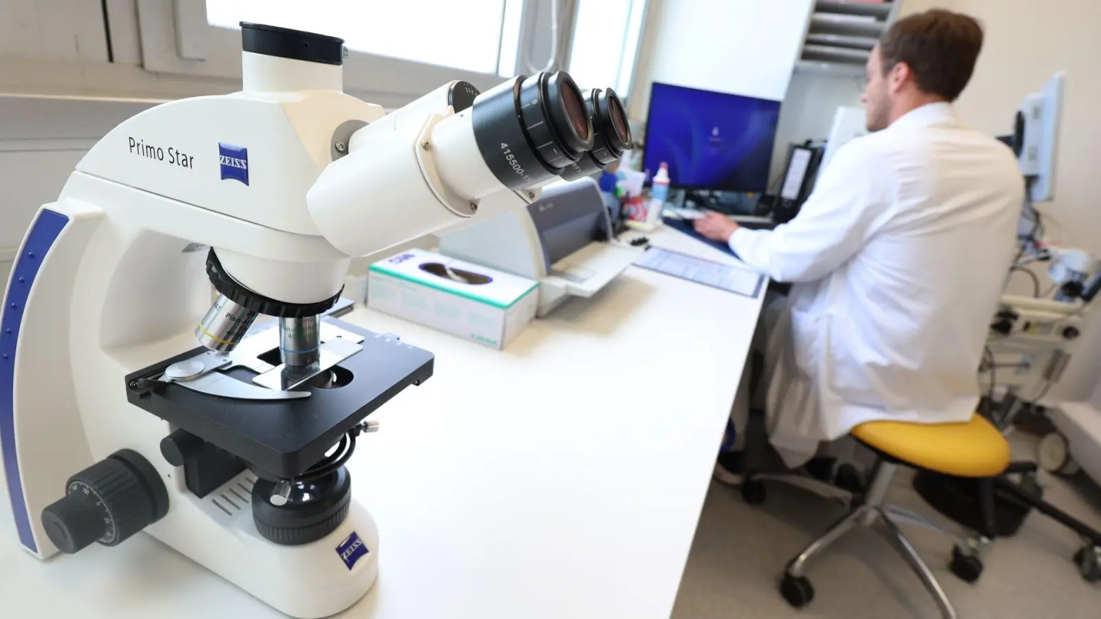 Frauen, die Opfer sexualisierter Gewalt geworden sind, können im Augsburger Uniklinikum das Angebot der anonymen Spurensicherung nutzen. (Foto: Karl-Josef Hildenbrand/dpa)