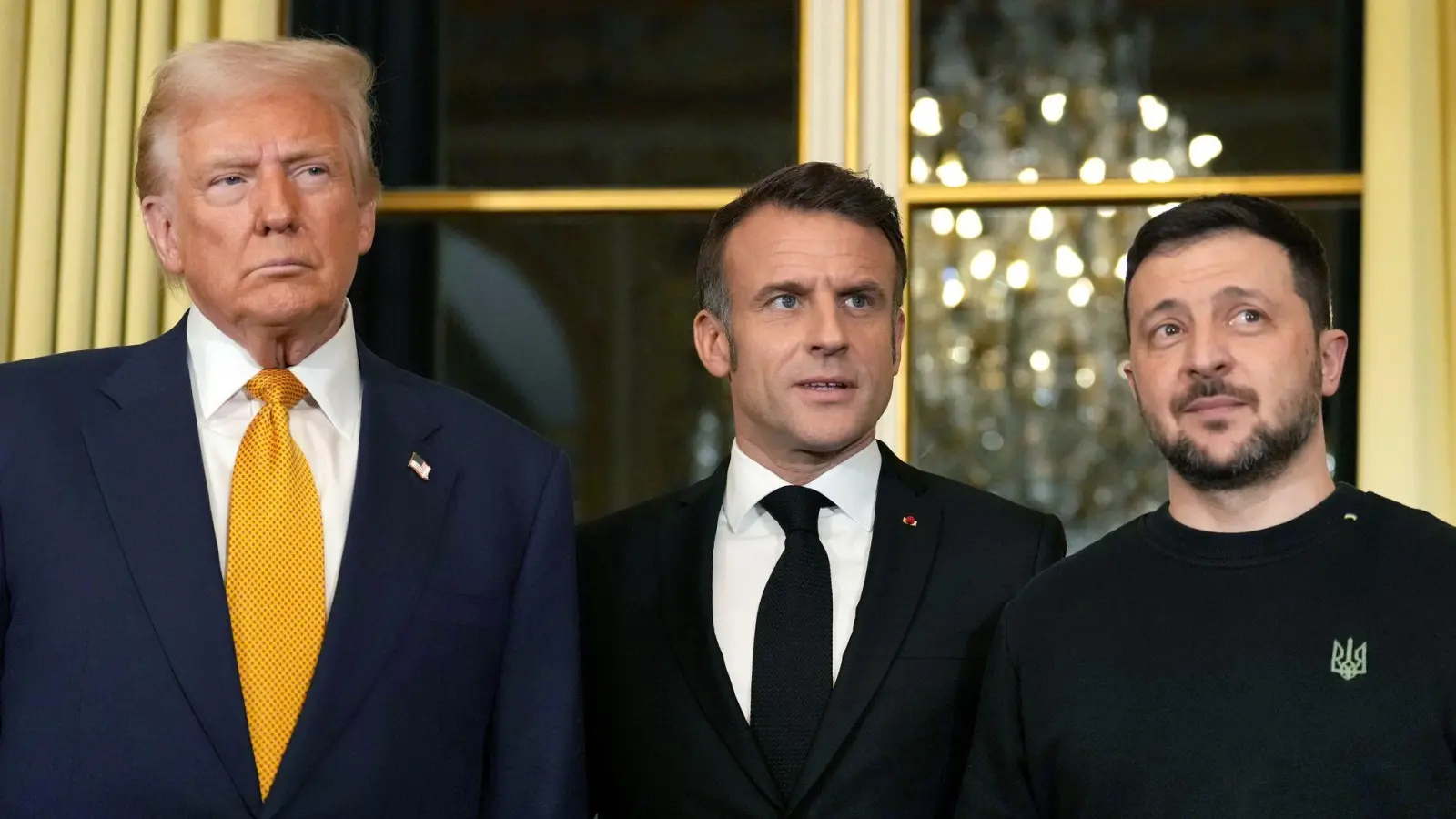 Trump hatte einen Besuch in Paris auch für ein Treffen mit dem französischen und dem ukrainischen Präsidenten genutzt.  (Foto: Aurelien Morissard/AP/dpa)