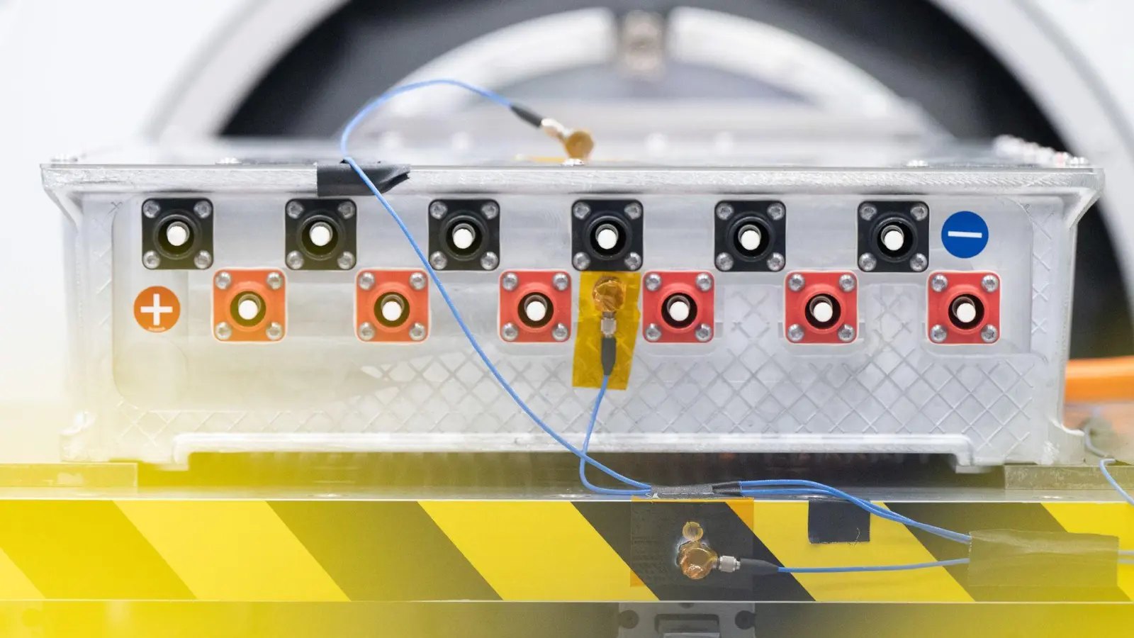 Exportrekord in schwierigem Umfeld: Positive Jahresbilanz der deutschen Elektro- und Digitalindustrie. (Symbolbild) (Foto: Sebastian Gollnow/dpa)