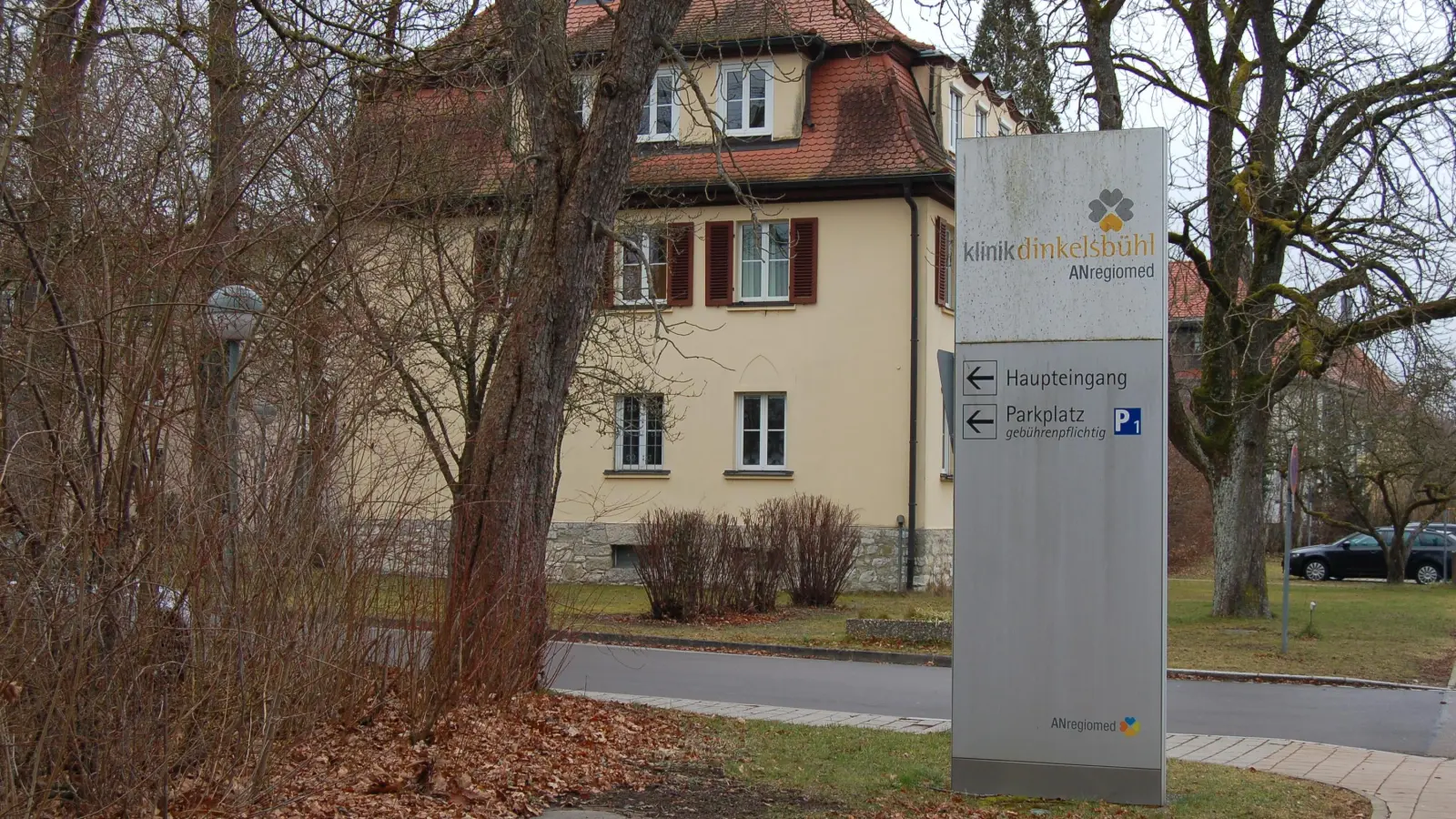 ... wie ihre Gleichgesinnten in Dinkelsbühl. Sie protestieren zeitgleich gegen eine Herabstufung der ANregiomed-Klinik in ihrer Stadt. (Foto: Markus Weinzierl)