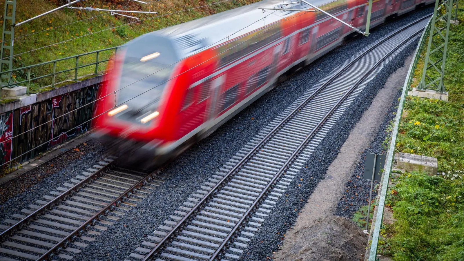 Verkehrsminister: Bund muss mehr für Regionalverkehr zahlen. (Archivbild) (Foto: Jens Büttner/Deutsche Presse-Agentur GmbH/dpa)