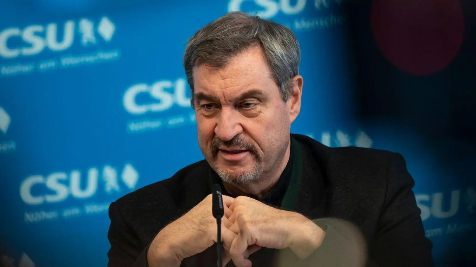 Markus Söder will, dass die Deutschen mehr arbeiten - aber freiwillig. (Foto: Peter Kneffel/dpa)