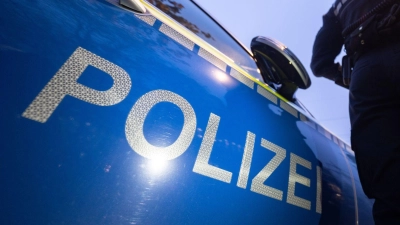 Eine Streife der örtlichen Polizei kam dazu. (Symbolbild) (Foto: Marijan Murat/dpa)