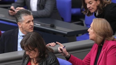 Wie schnell soll es gehen mit der Reform des Bürgergelds? Kanzleramtsminister Frei (CDU) meint, Arbeitsministerin Bas (SPD) sollte schon „in den nächsten Tagen“ liefern. (Archivbild) (Foto: Michael Kappeler/dpa)