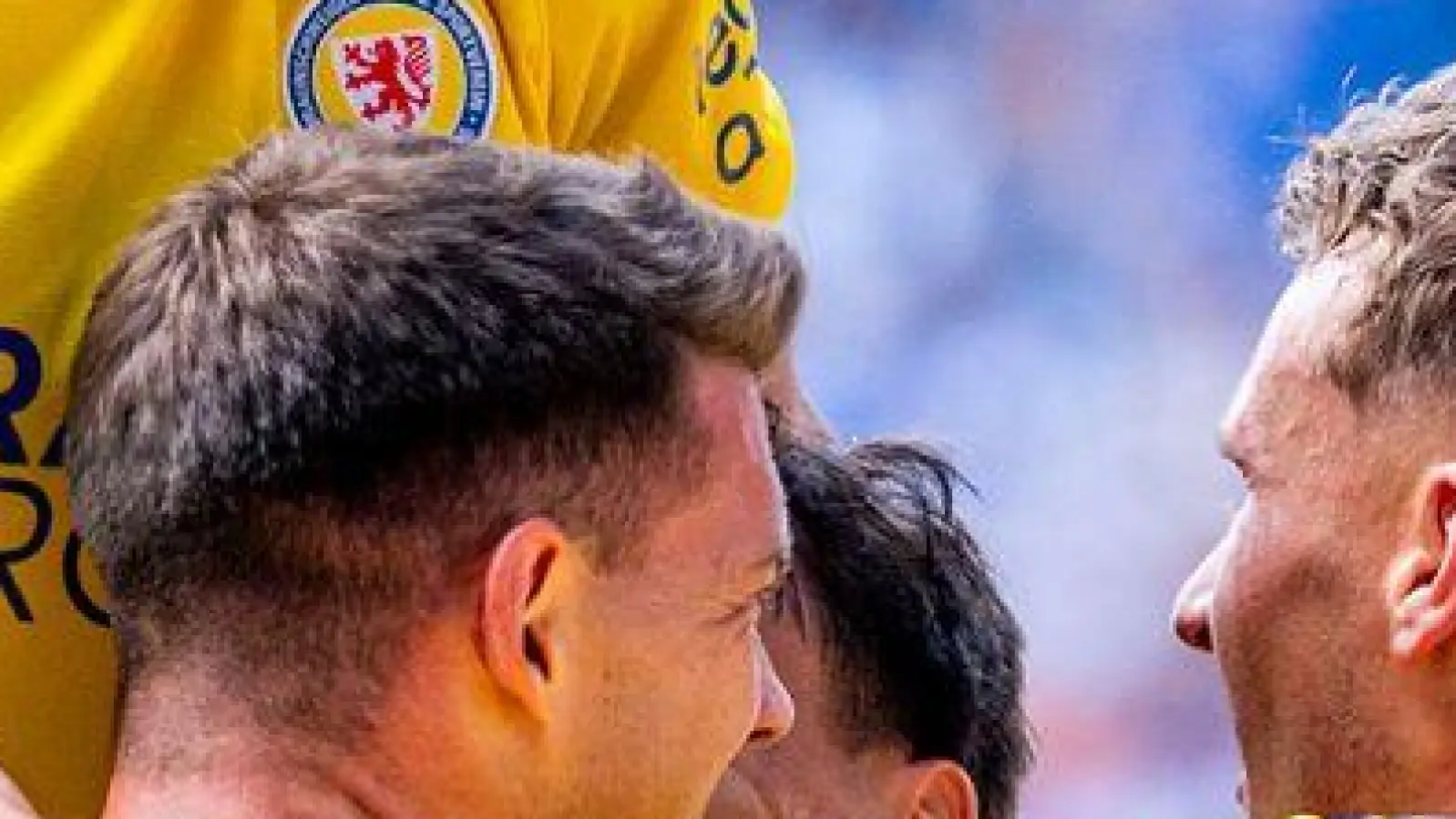 Jubel-Pulk bei Eintracht Braunschweig. In Magdeburg gab es den ganz oft. (Foto: Julius Frick/dpa)
