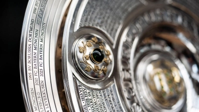 Neuer Außenring für die Meisterschale der Fußball-Bundesliga.  (Foto: Oliver Hardt/DFL/Getty Images/dpa)