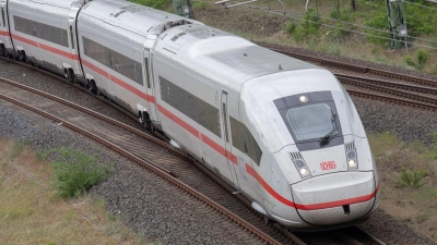 Der Anschluss an das ICE-Netz der Deutschen Bahn bleibt für die Region weiter ein Problem. (Foto: Paul Zinken/dpa)