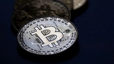 Experten machen für den Bitcoin Boom vor allem die hohe Nachfrage mehrerer ETF-Anbieter verantwortlich. (Foto: Hannes P Albert/dpa)