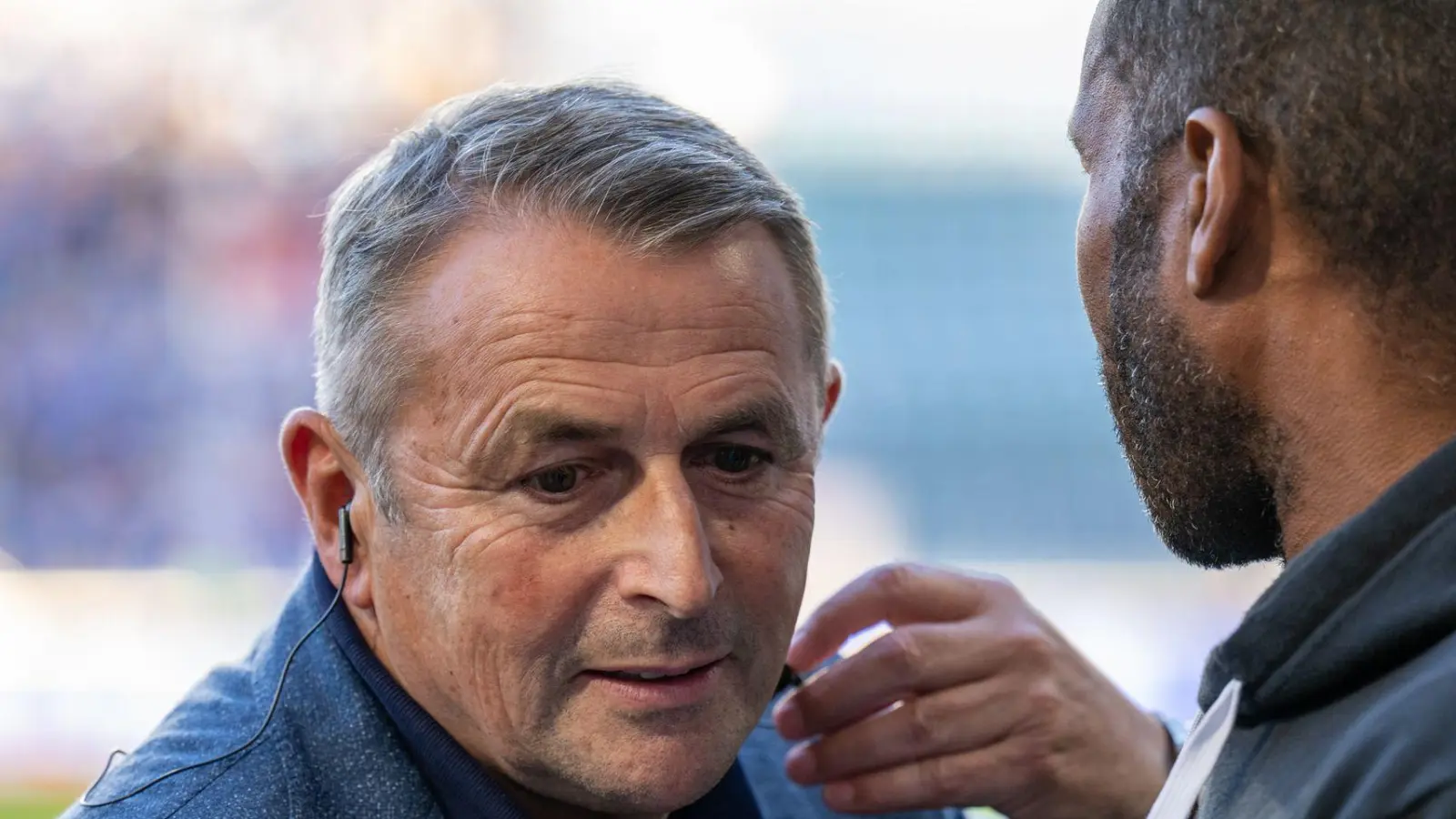 Fortuna Düsseldorfs Sportvorstand Klaus Allofs (l.) sieht den Hamburger SV als „Riese der 2. Bundesliga“ (Foto: Hendrik Schmidt/dpa)