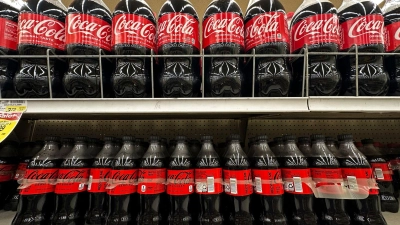 Zuletzt waren zuckerfreie Getränke gefragt - und Verbraucher griffen auch zu kleineren Verpackungen. (Archivbild) (Foto: Nam Y. Huh/AP/dpa)