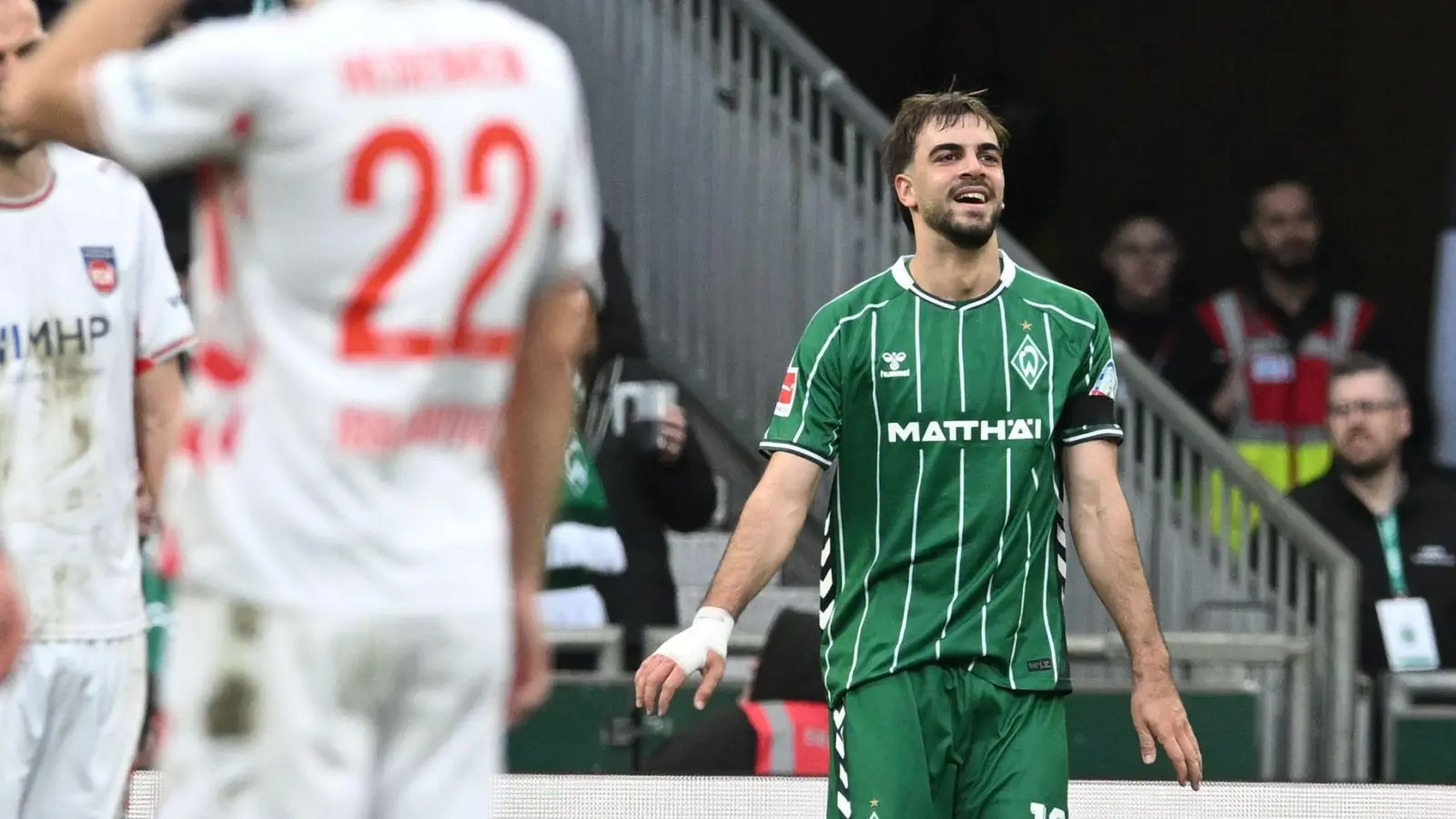 Brachte Werder in Führung: Jovan Milosevic (r) (Foto: Carmen Jaspersen/dpa)