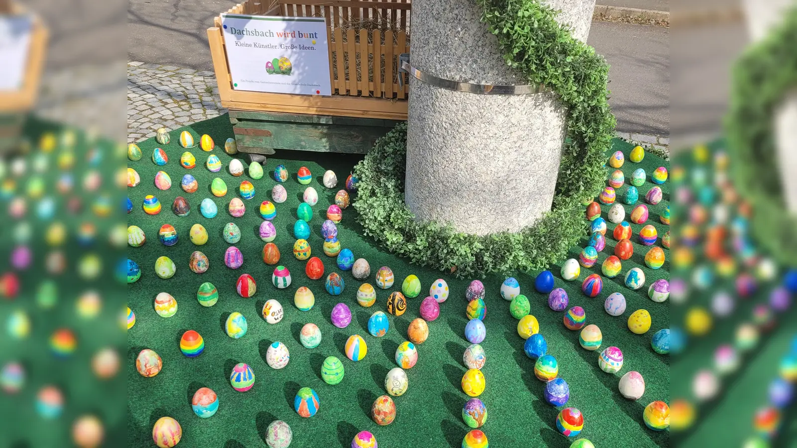 Der Dachsbacher Osterbrunnen ist das Ergebnis eines Projekts der Grundschule Dachsbach-Gerhardshofen und des Gartenbauvereins unter dem Motto „Dachsbach wird bunt”.  (Foto: Monika Wunder-Saur)