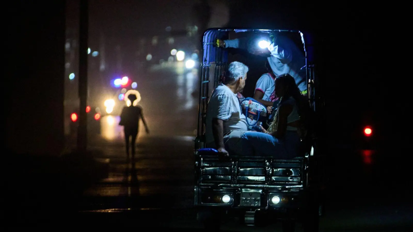 Das kubanische Stromnetz ist marode und auf Öl angewiesen. (Archivbild) (Foto: Ramon Espinosa/AP/dpa)