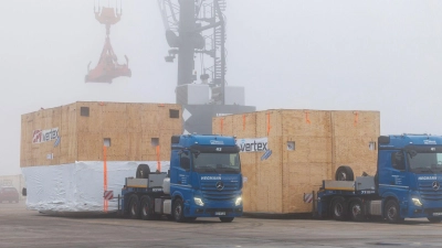 Die Größe der Teleskop-Teile hat selbst Schwertransporter an ihre Grenze gebracht. (Foto: Christoph Reichwein/dpa)