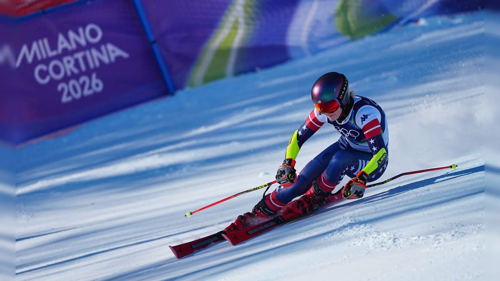 Talwärts -  Mikaela Shiffrin fährt im ersten Lauf beim Riesenslalom. (Foto: Michael Kappeler/dpa)